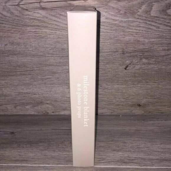 NIB C R Gibson Baby Milestone Blanket & 6 Photo Props - Picture 3 of 5